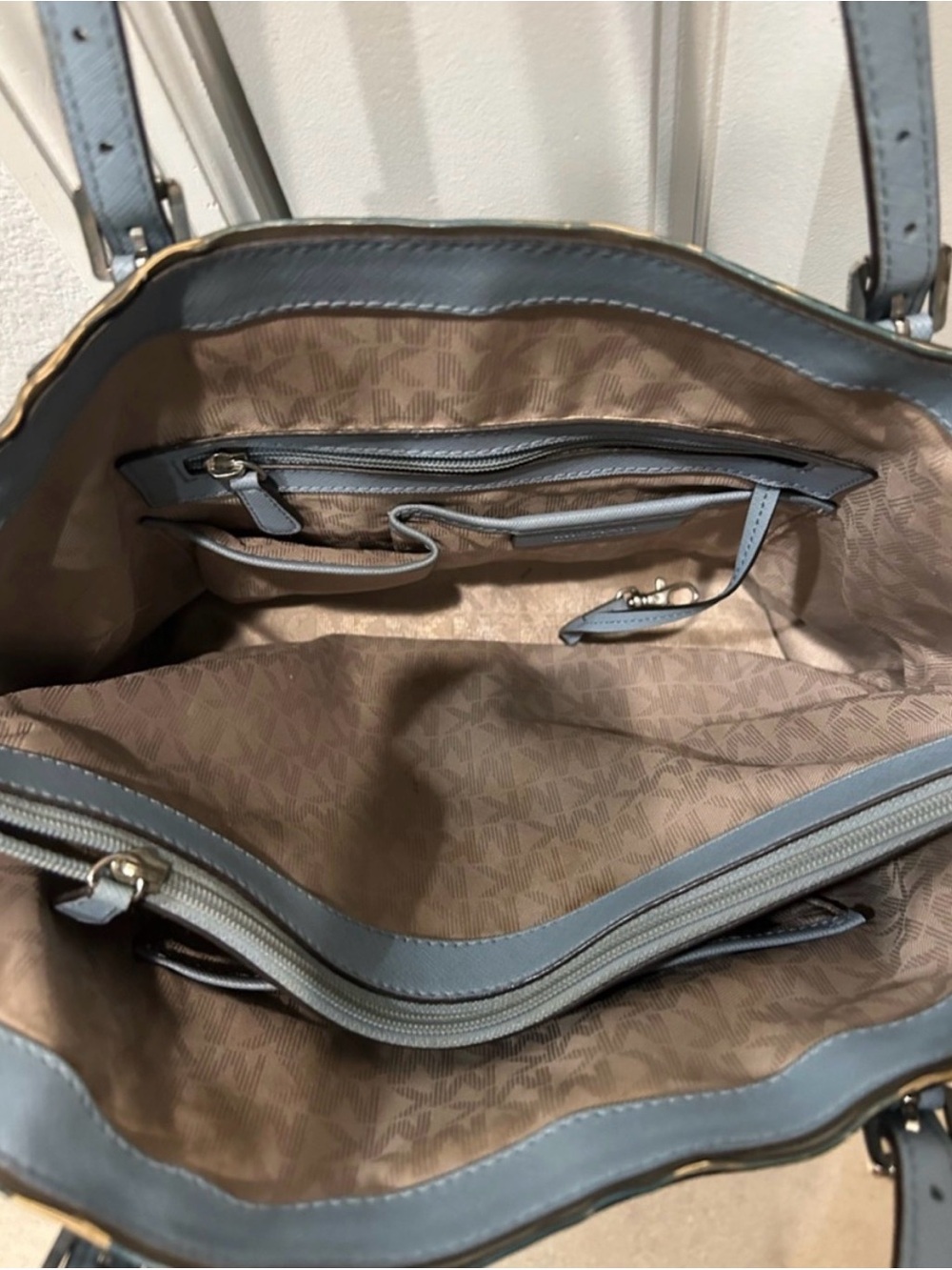 MICHAEL KORS Powder Blue Saffiano Leather Tote with Gold Trim - Picture 6 of 10